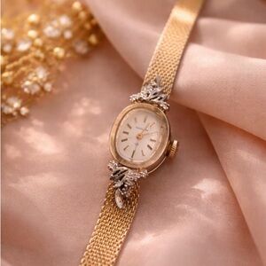 Beautiful Vintage Hamilton Women's Gold Tone Mesh Bracelet Watch with Ivory Dial